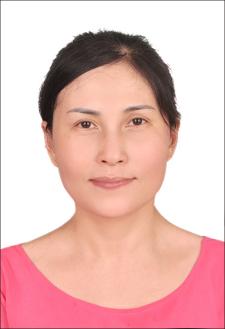 吴英白底红衣
